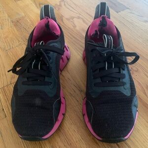 Reebok Women’s Zig Zag tennis shoes size 8.5 pink and black